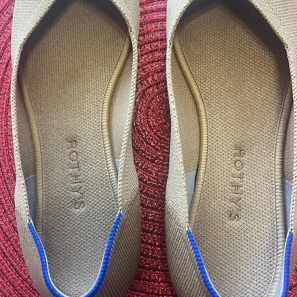 Rothy’s 9.5 in almost new condition. - Picture 2 of 5